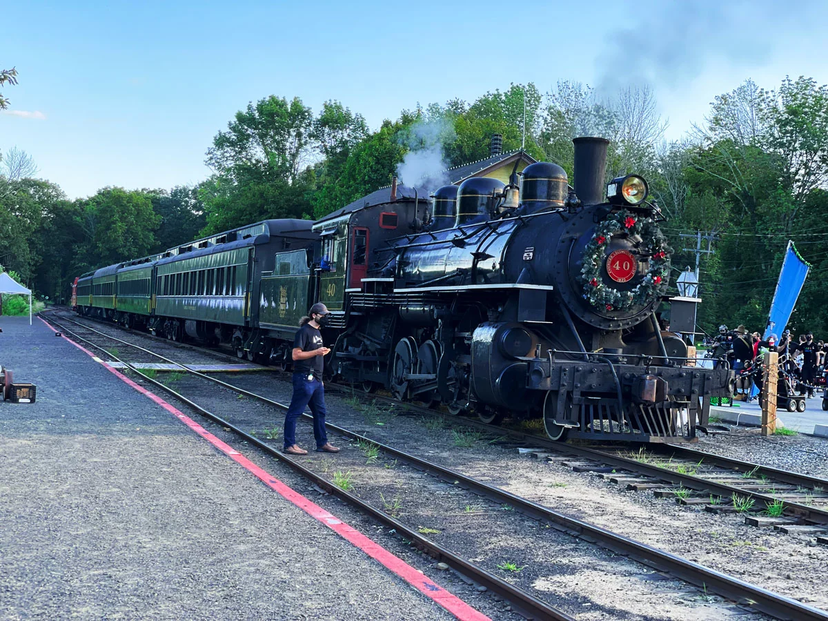 Steam locomotive number 40 decorated for the holidays at a train station.